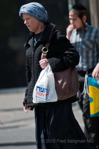 20100409_113405 D300.jpg - Lady, Mea Shearim